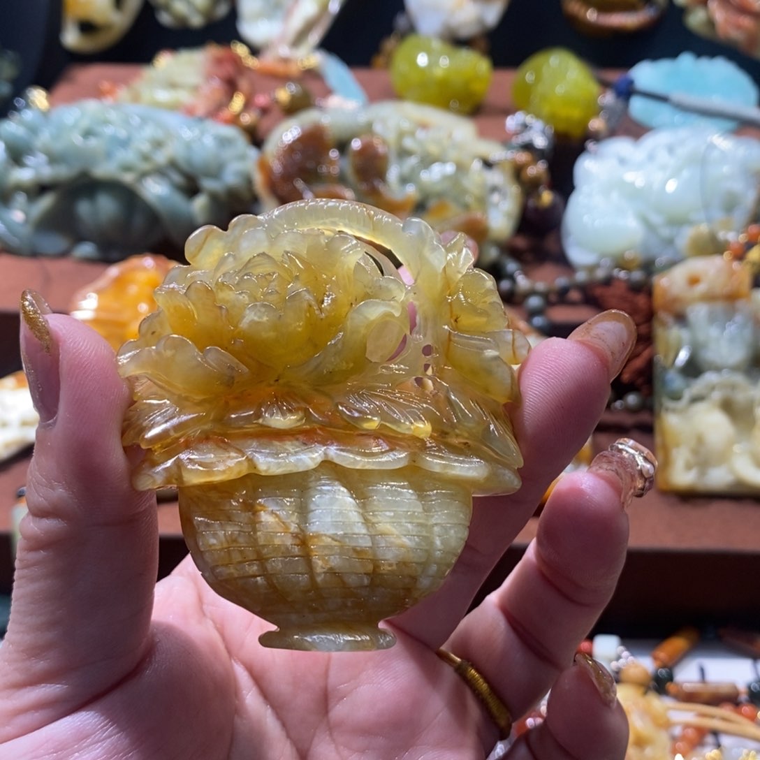 蛇纹石玉颈饰未镶嵌