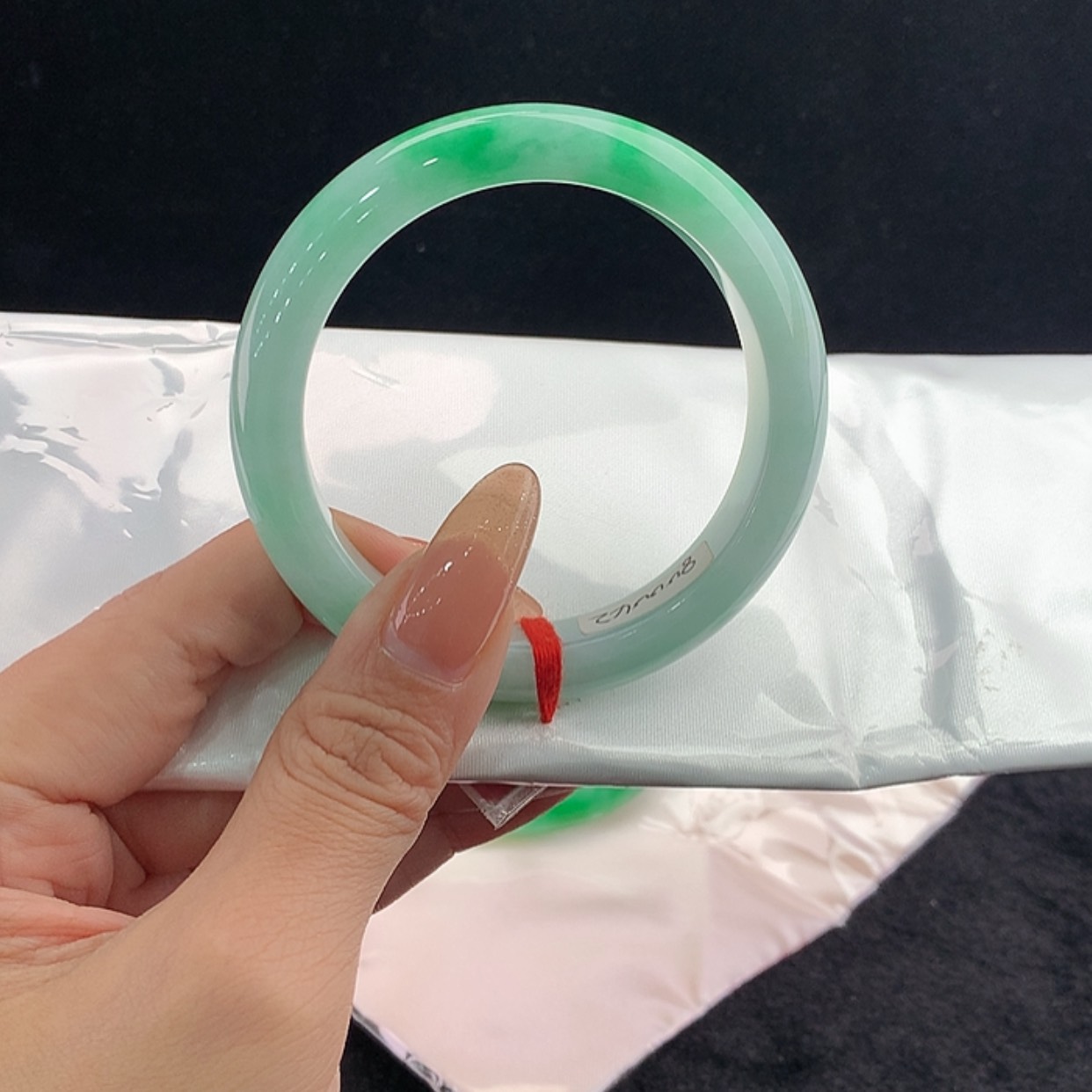 【闪购商品】未镶嵌手镯翡翠正56