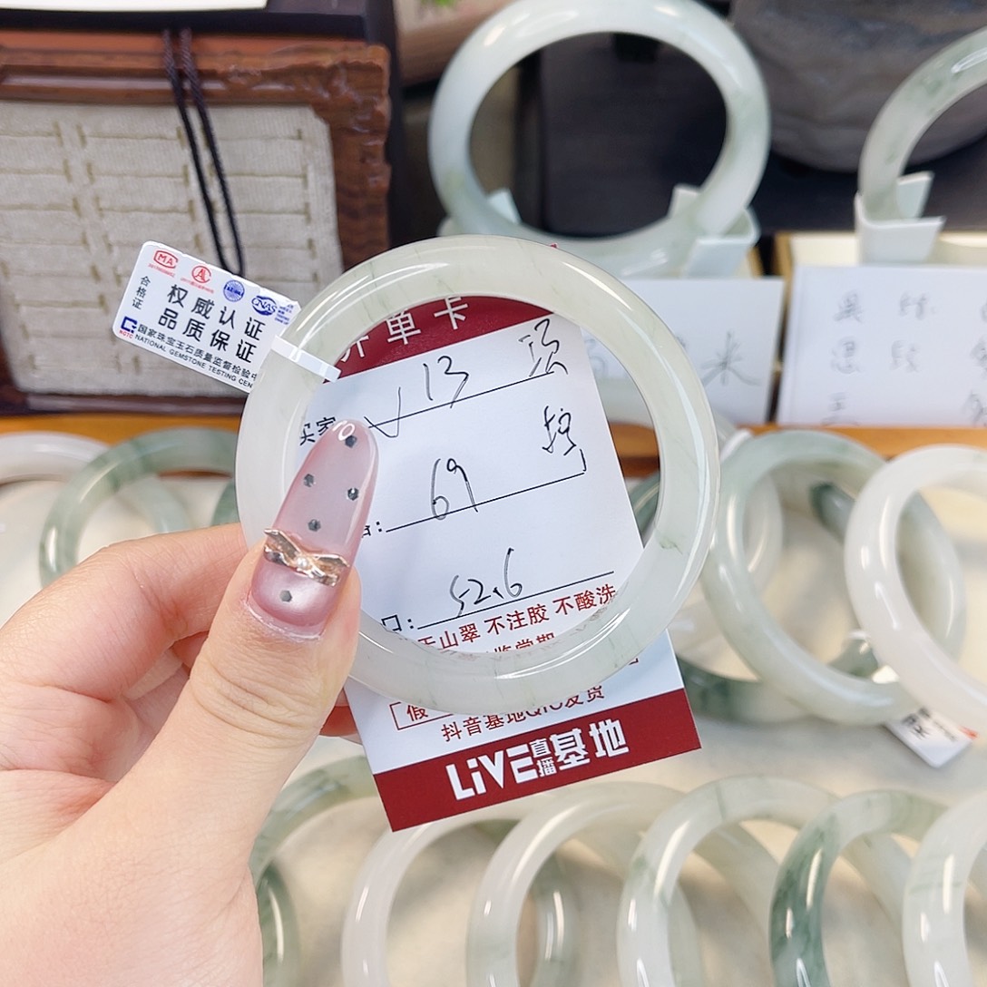 石英质玉未镶嵌手镯13