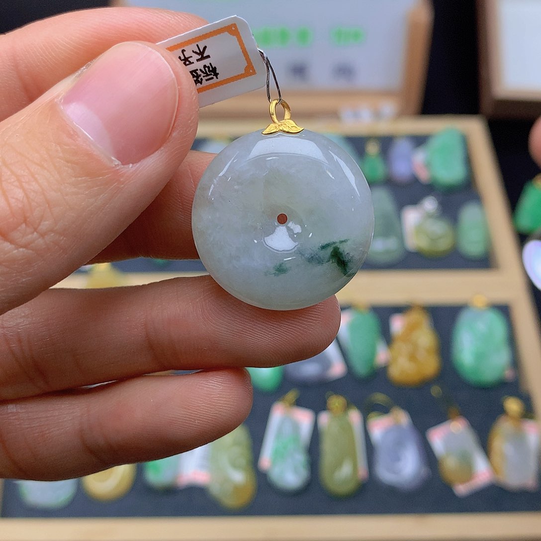 翡翠颈饰18K金镶嵌翡翠