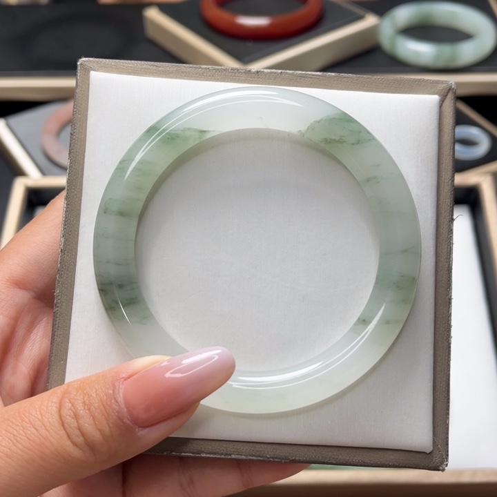 石英质玉手镯未镶嵌@***?