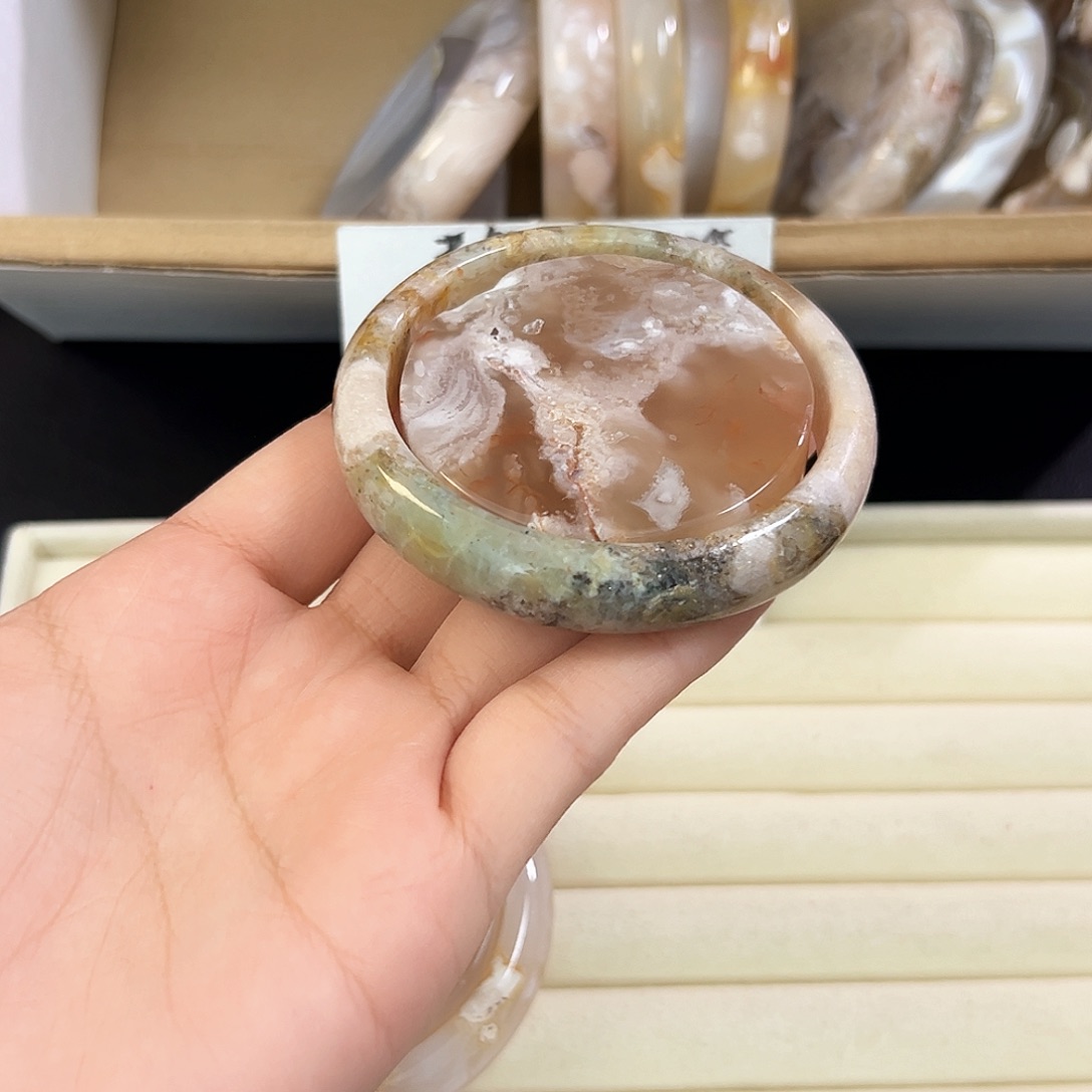 妍***妍玛瑙/玉髓未镶嵌手镯54