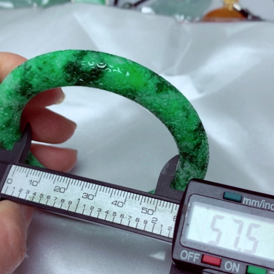 翡翠手镯未镶嵌手镯