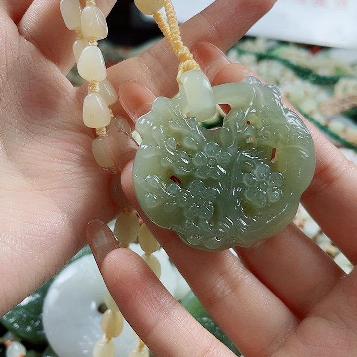 颈饰未镶嵌和田玉