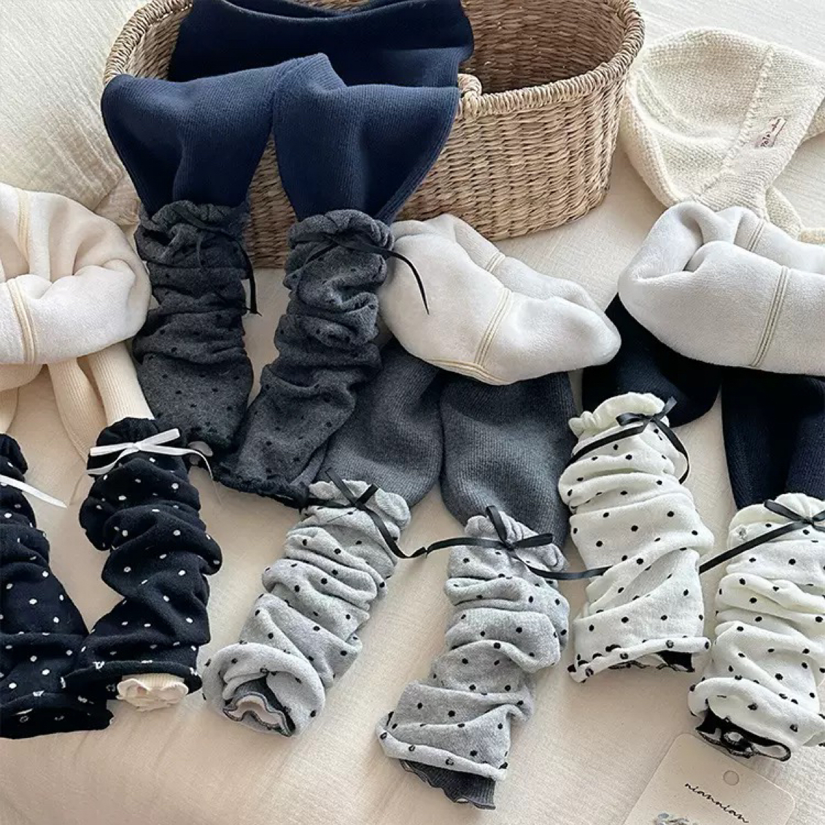 拉萨现货 女童秋冬儿童韩版洋气修身波点堆堆袜加绒保暖打底裤