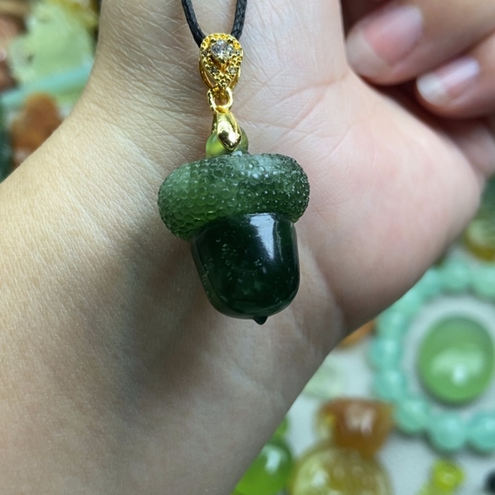 蛇纹石玉挂件未镶嵌