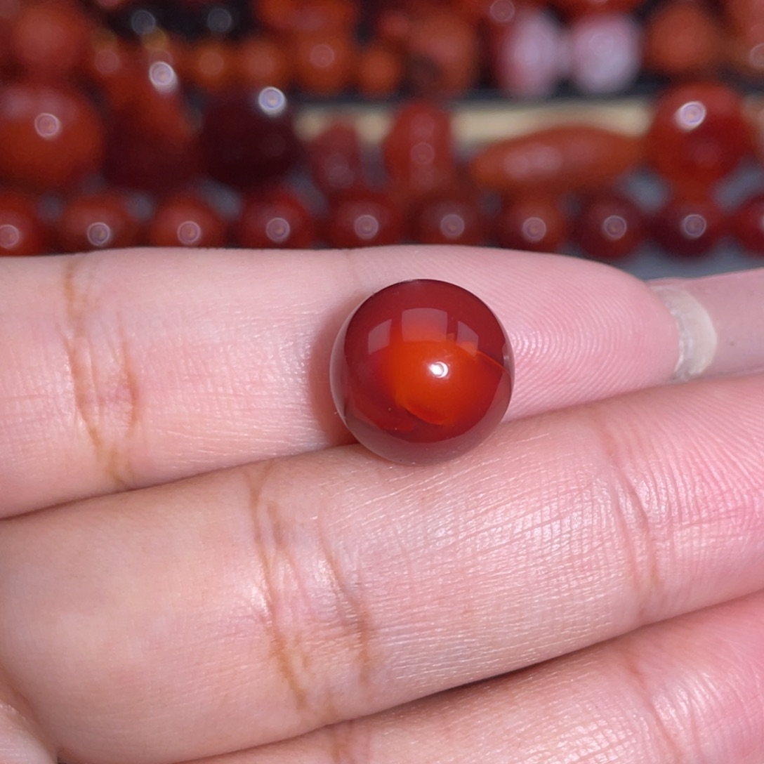 南红玛瑙未镶嵌牛血双色圆珠卡12.5