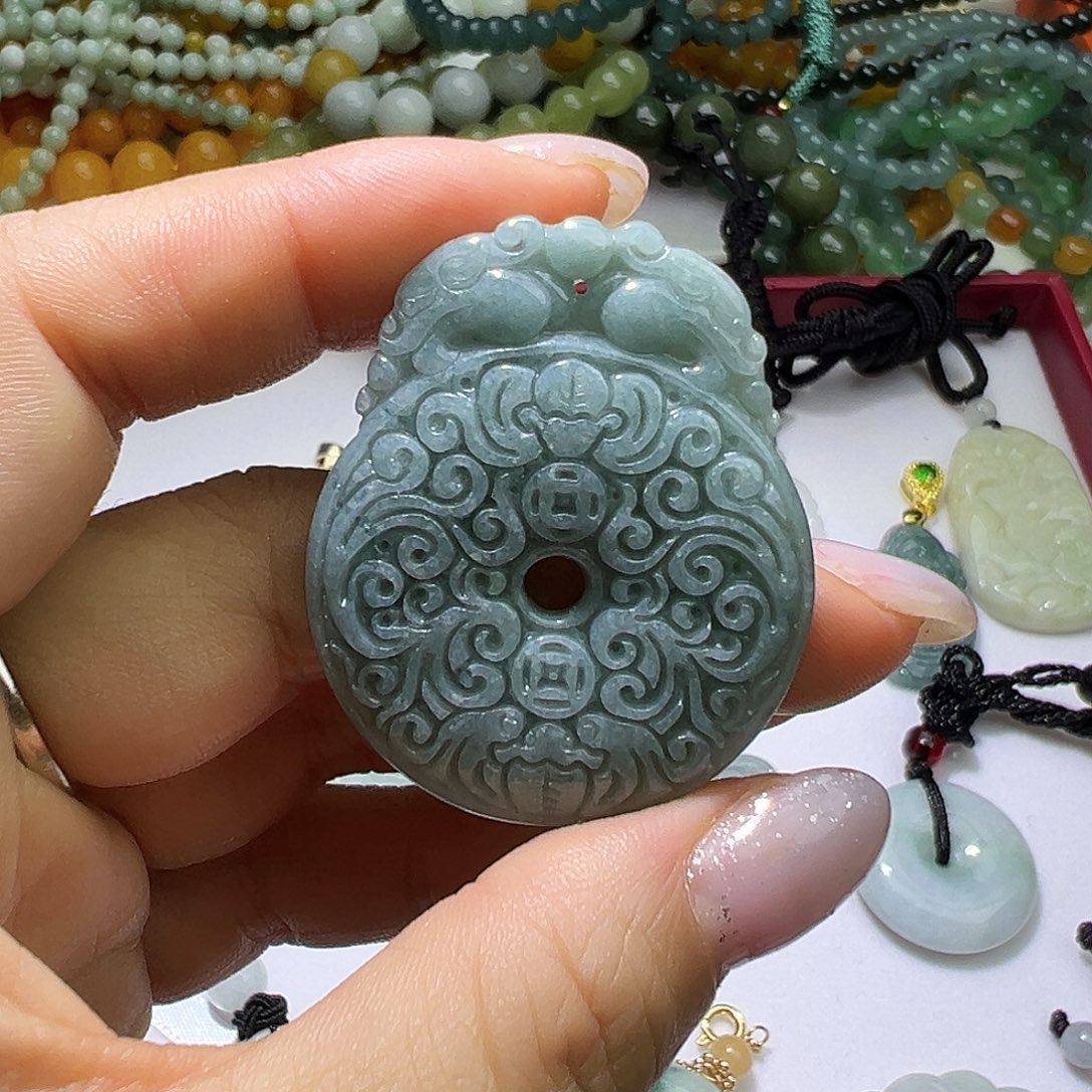 翡翠未镶嵌颈饰富贵