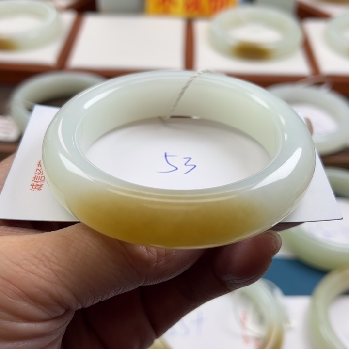 和田玉手镯未镶嵌小*