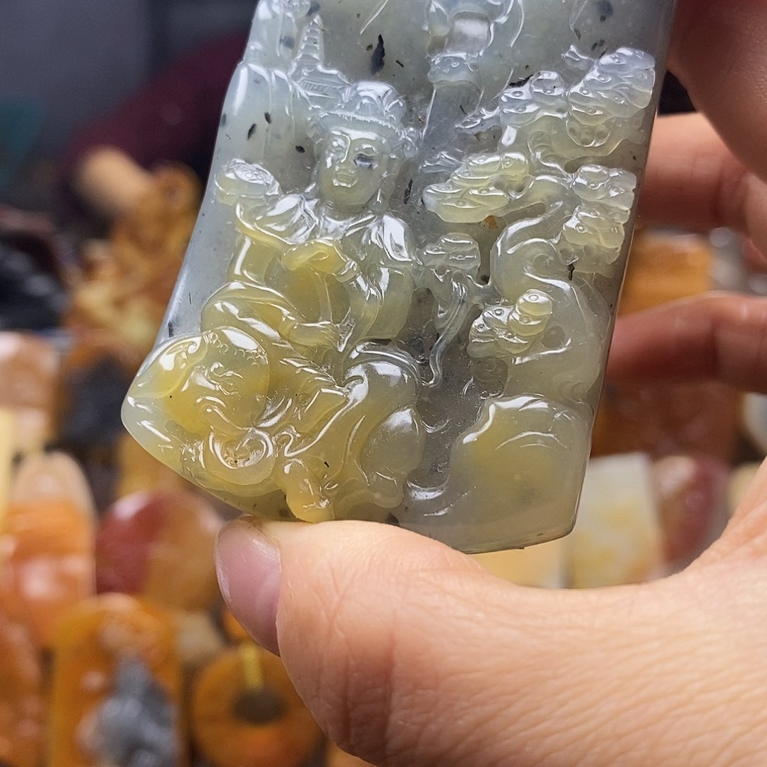 石英质玉（黄龙玉）颈饰未镶嵌