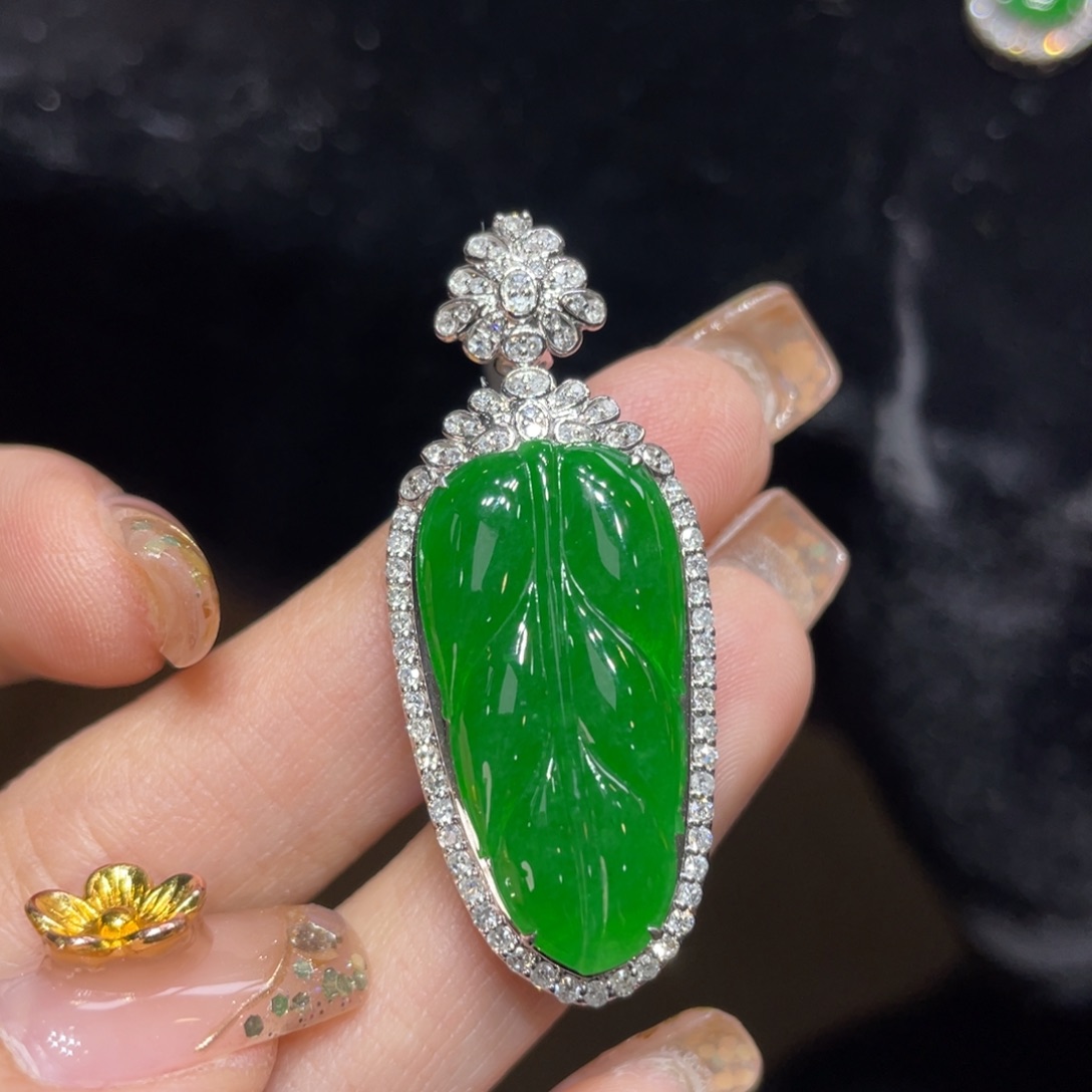 翡翠颈饰18K金镶嵌天然缅甸翡翠