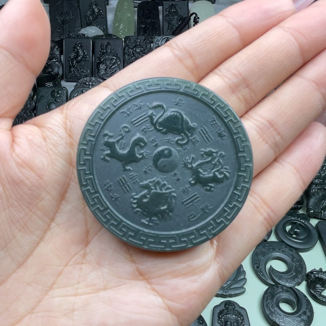 颈饰未镶嵌和田玉