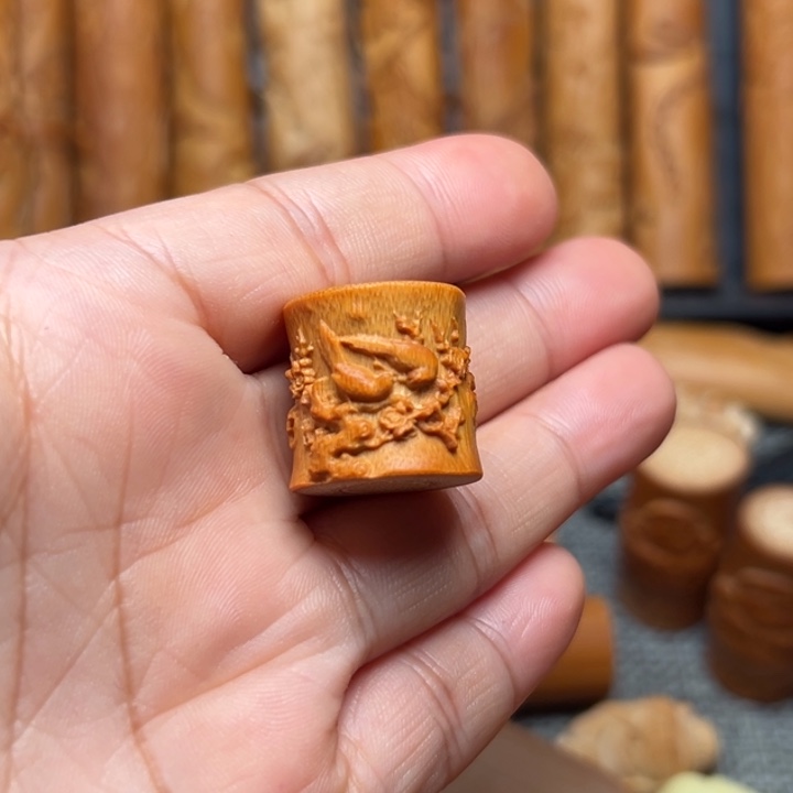 实心竹雕刻手把件