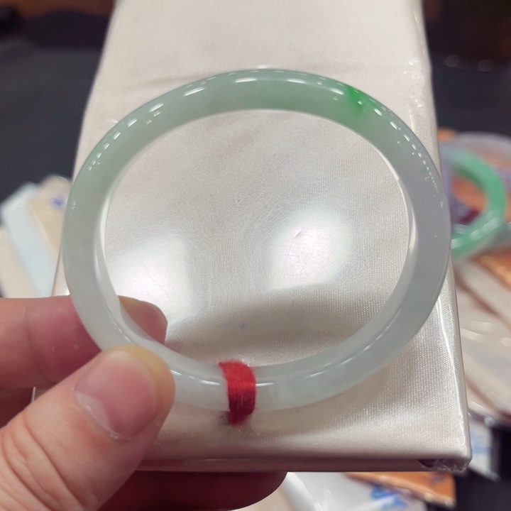 翡翠手镯未镶嵌50.9贵
