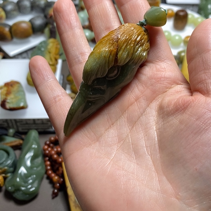 岫岩河磨玉（透闪石质玉）挂坠，手把未镶嵌啊*