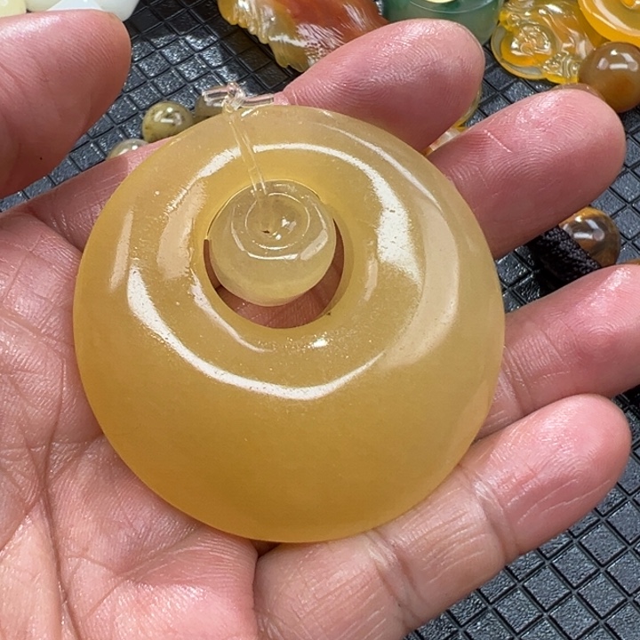 石英质玉（黄龙玉）颈饰未镶嵌