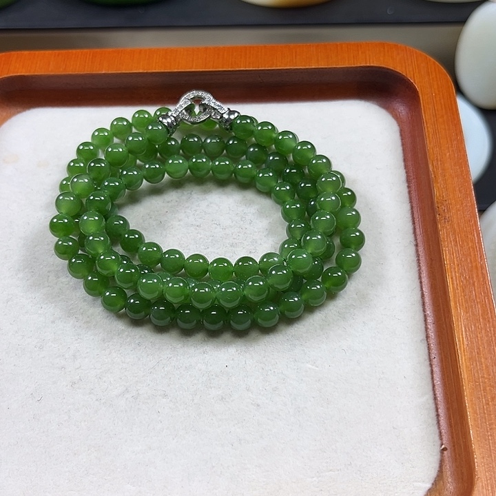 颈饰未镶嵌和田玉（碧玉）