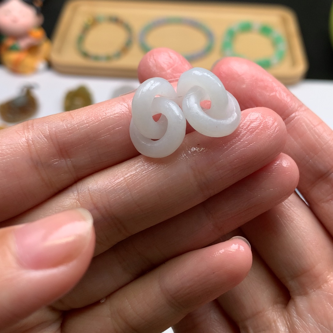 定制翡翠未镶嵌环环相扣