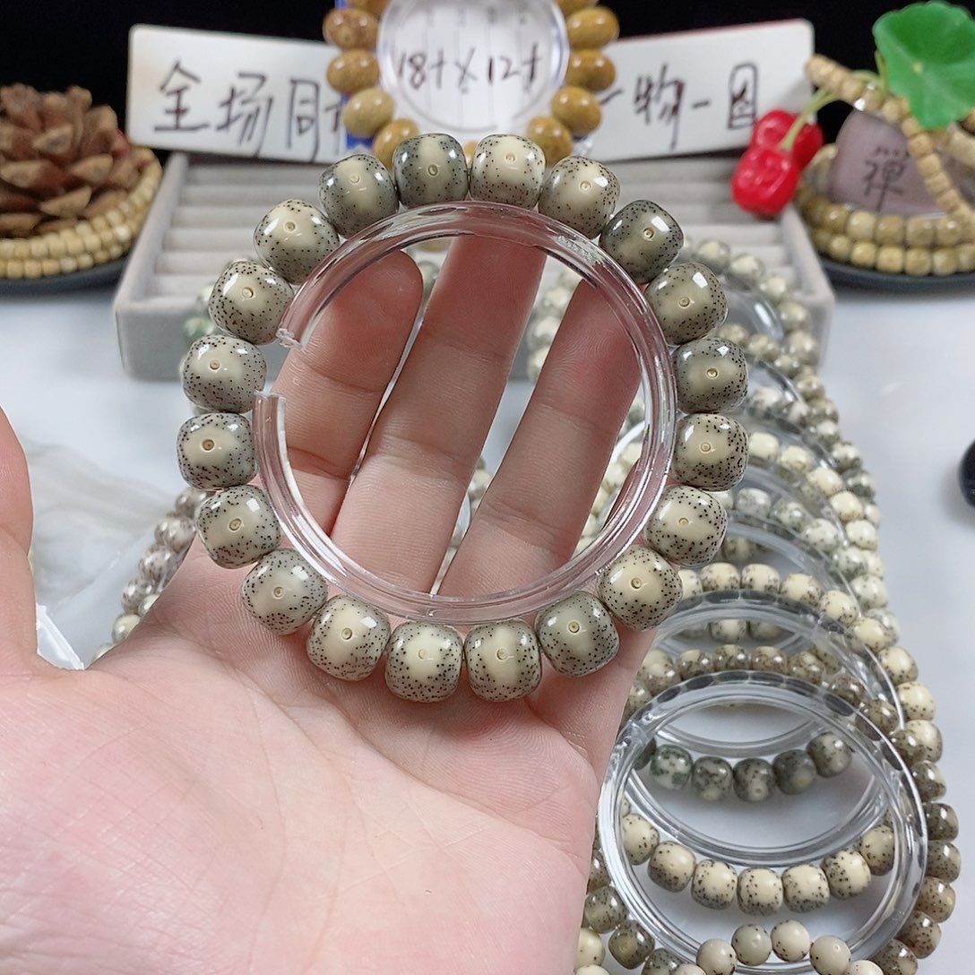 星月菩提吊坠小*巴12.11大眼