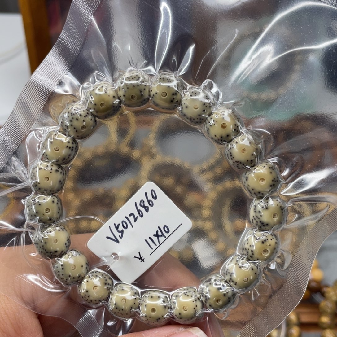 手串星月菩提11*10石玉料正月大留白绿包白