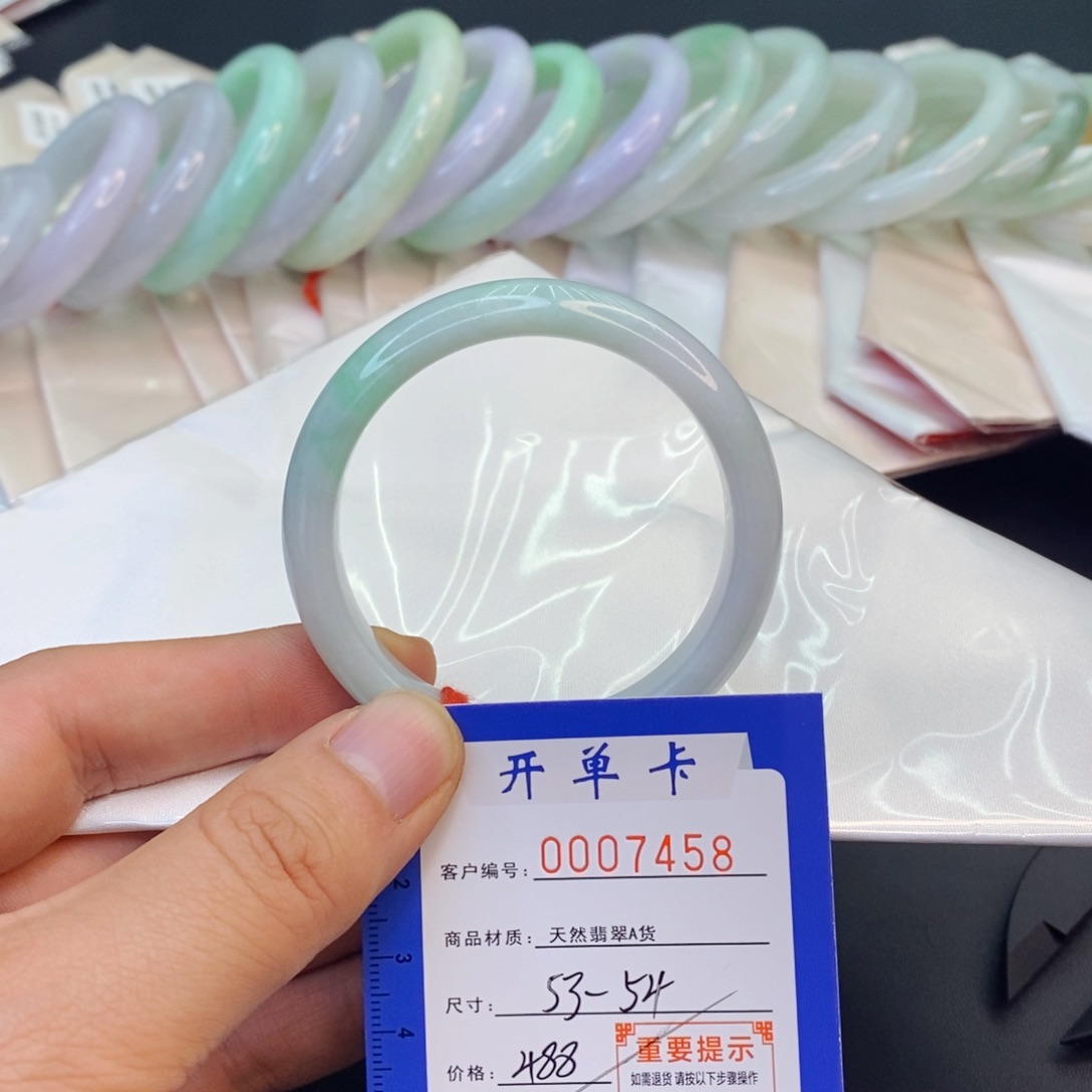 翡翠手镯未镶嵌翡翠