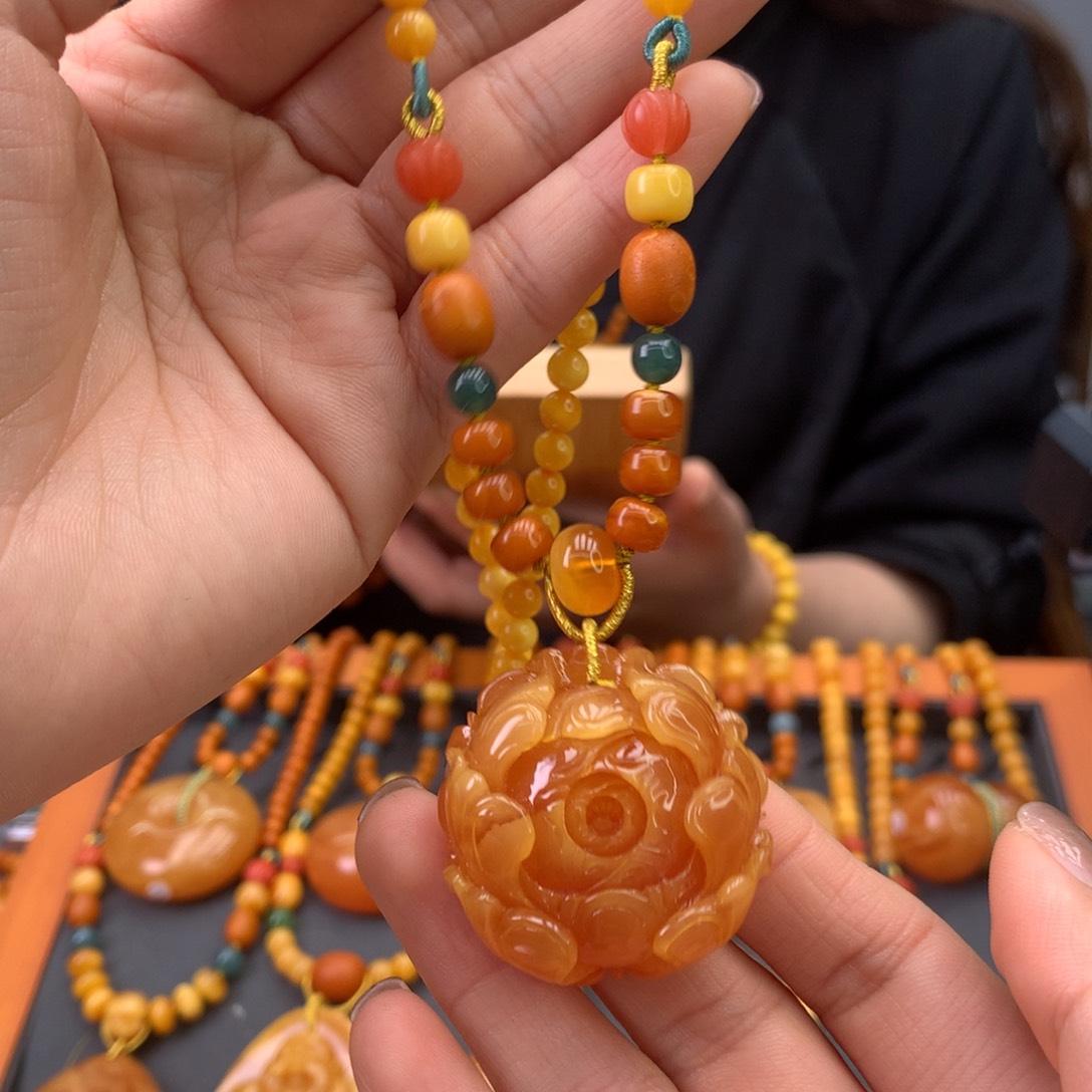 蜜蜡颈饰未镶嵌牡丹花