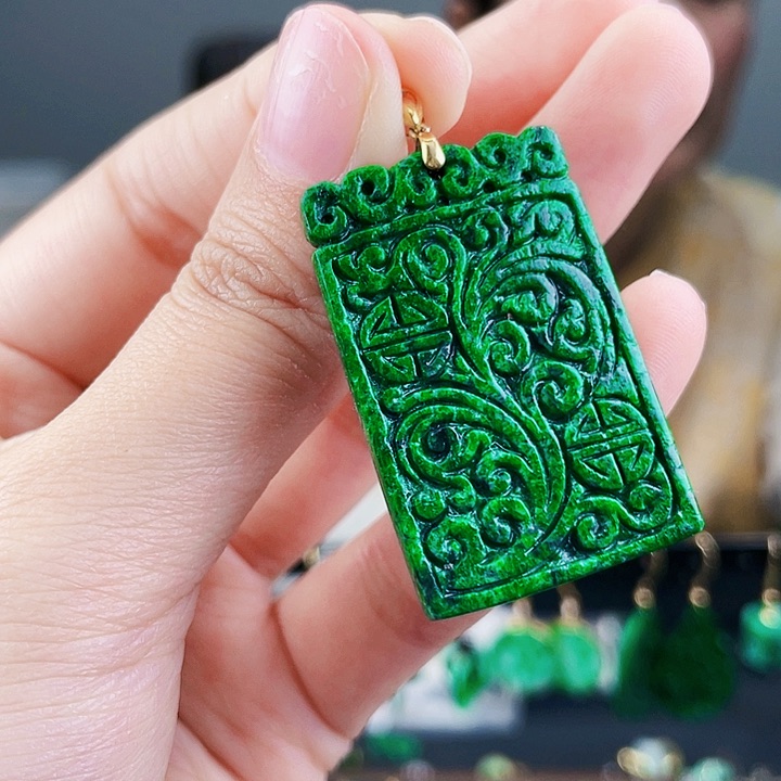 翡翠颈饰18K金镶嵌饰品