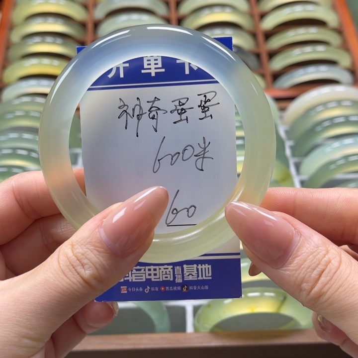 岫玉手镯未镶嵌神**蛋