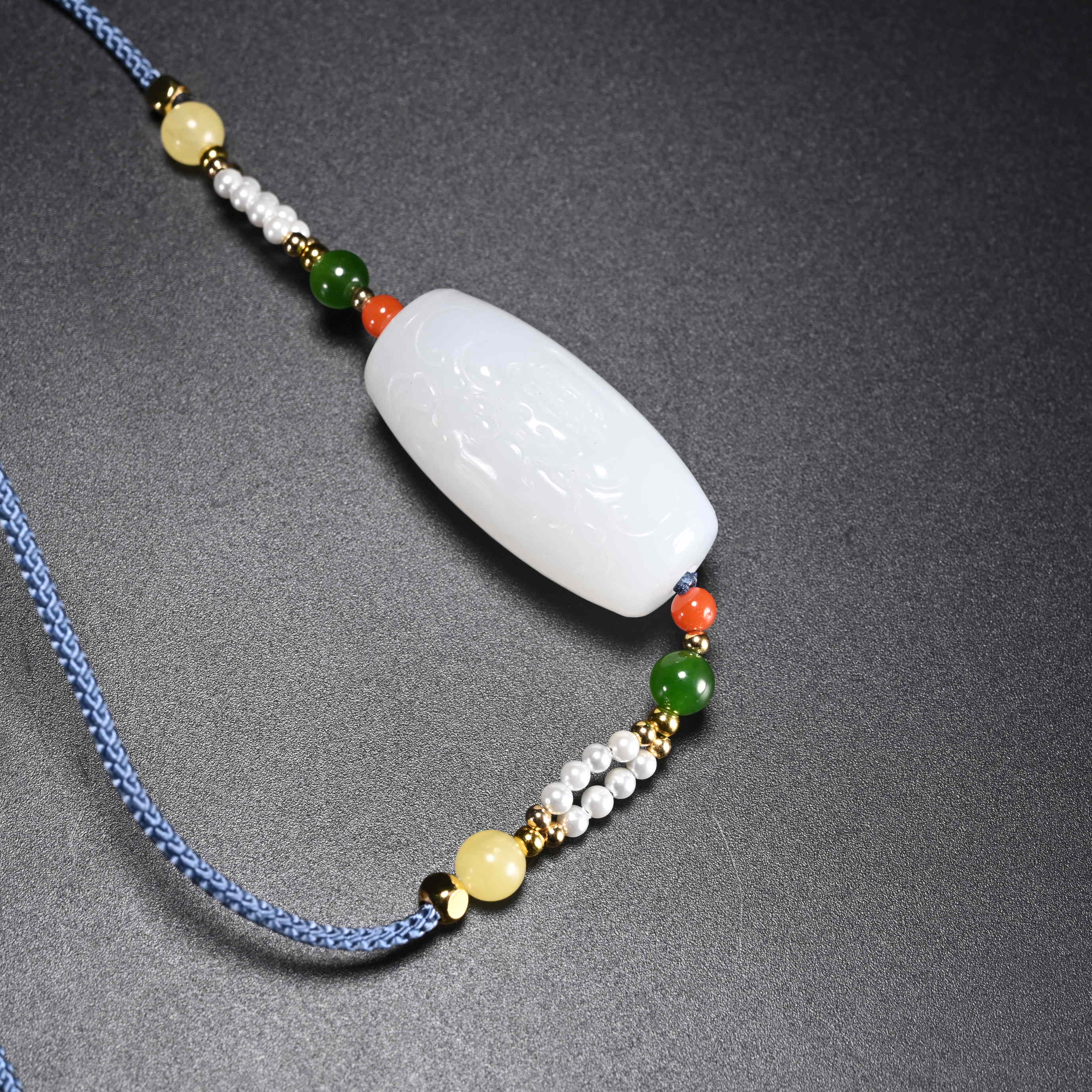 lot8803 和田玉兽面勒子/保利