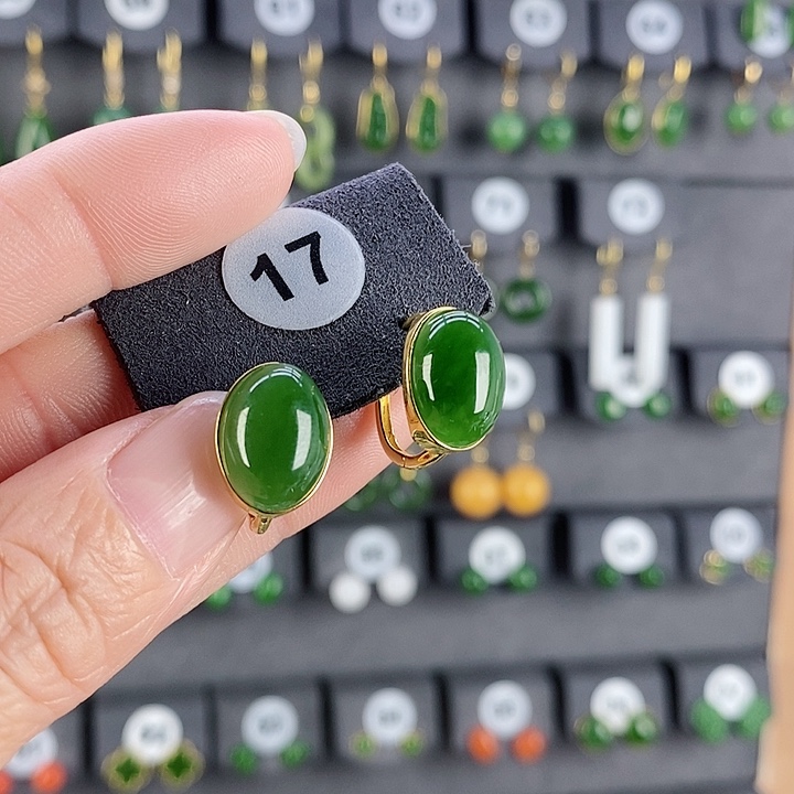 和田玉耳饰18K金镶嵌静**水