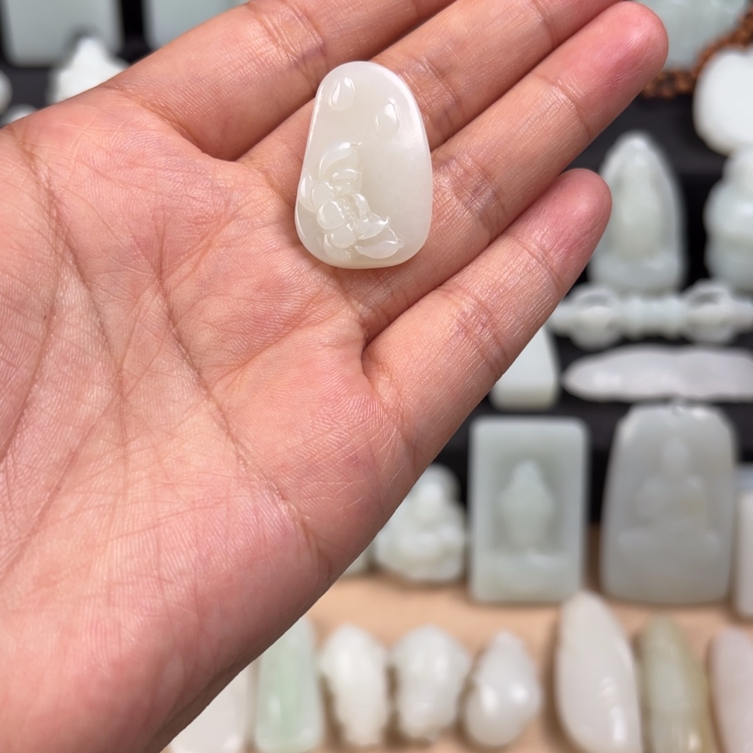 敏***敏和田玉未镶嵌颈饰