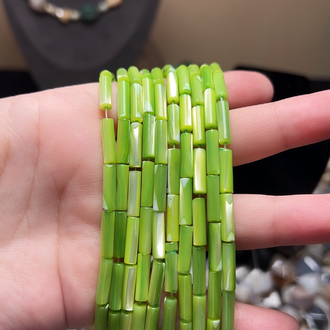 玛瑙/玉髓合金珠宝半成品D586，翠绿色老鱼骨竹节一条