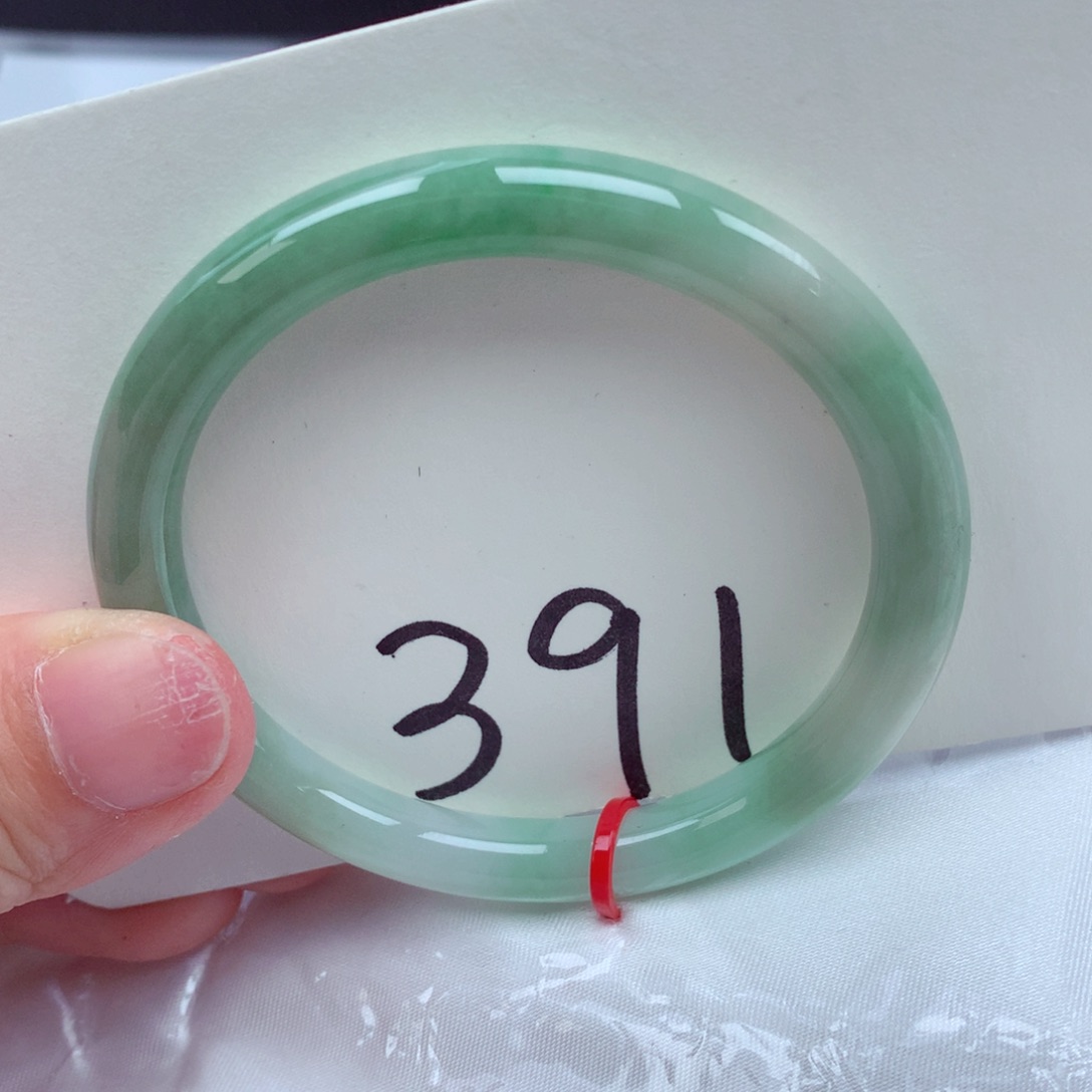 翡翠手镯未镶嵌翡翠