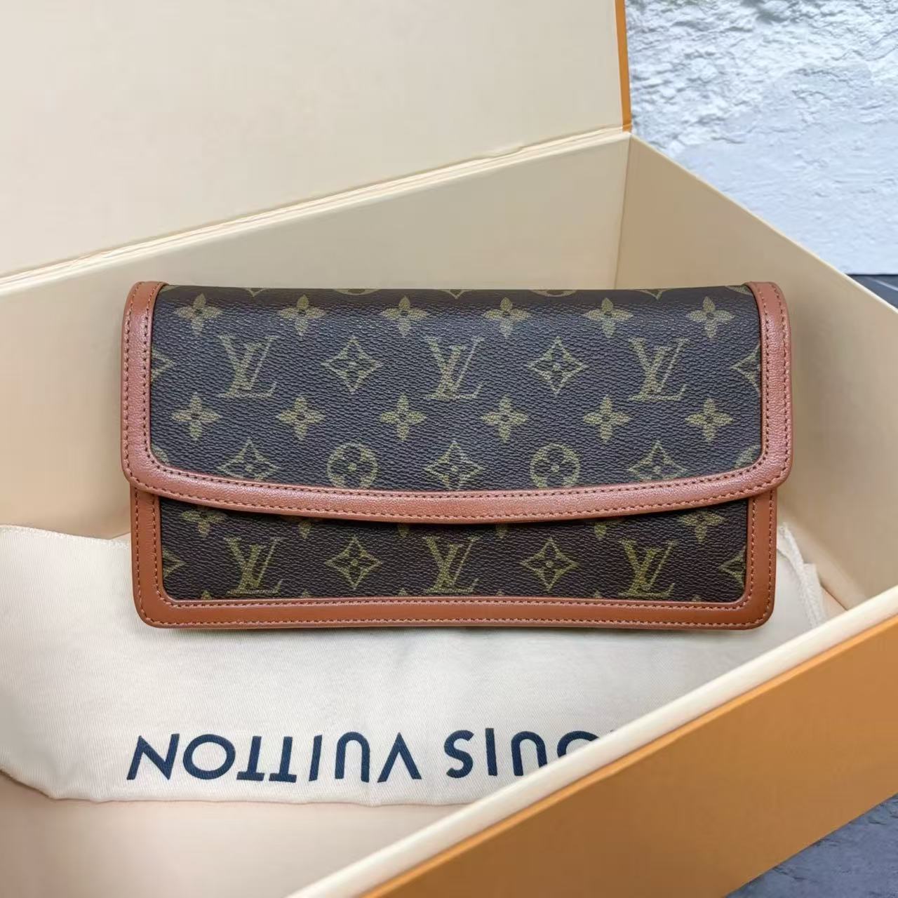 95新 LouisVuitton/路易威登 8461  xww  /二奢包包