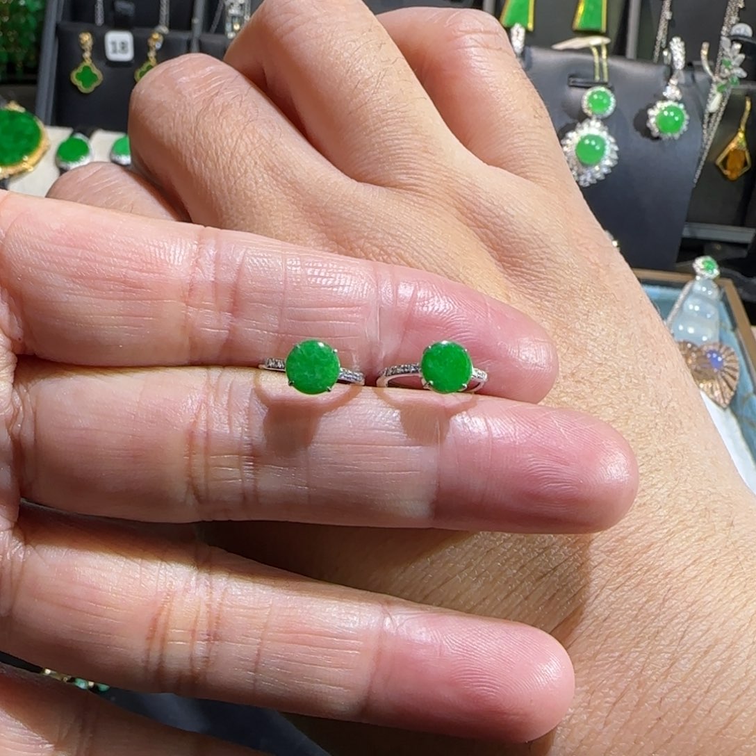 翡翠18K金镶嵌颈饰耳包