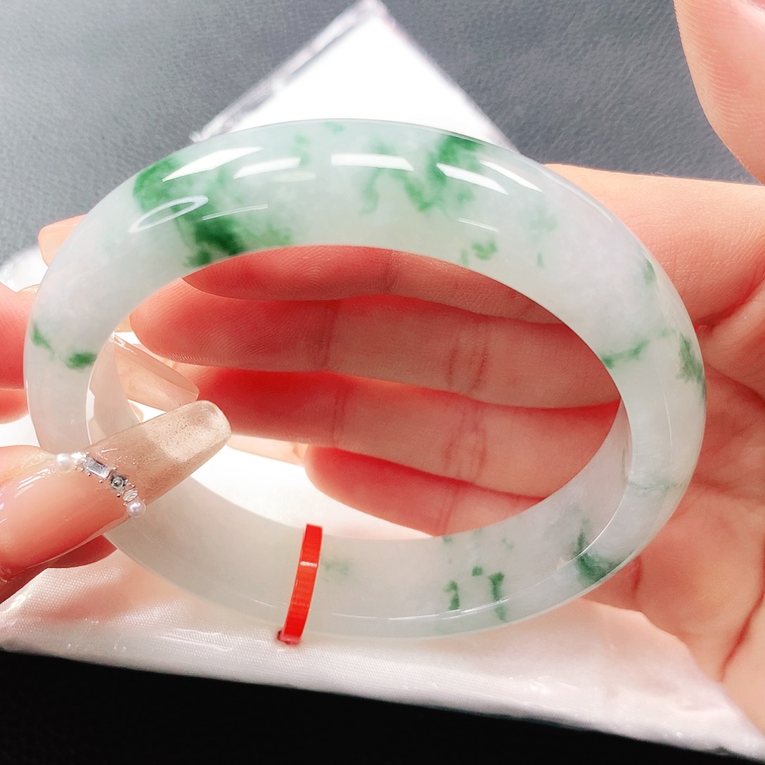 翡翠手镯未镶嵌58圈