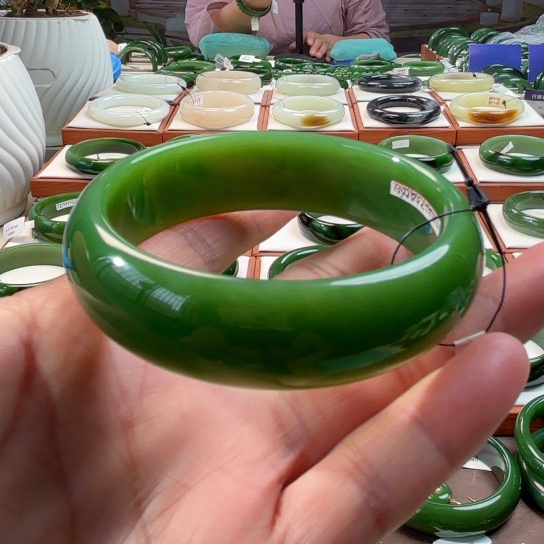 和田玉（碧玉）手镯未镶嵌胡*