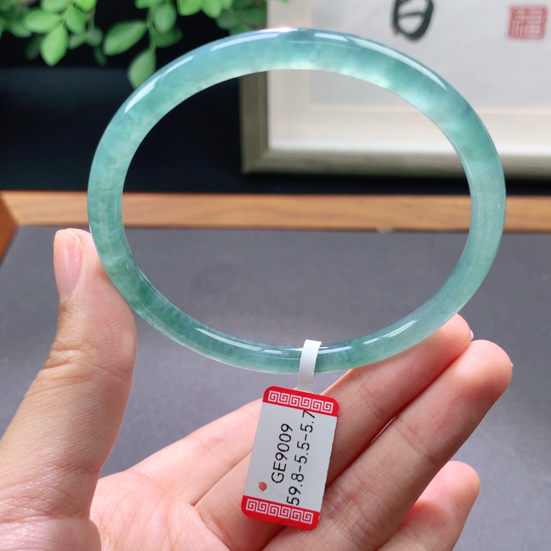 翡翠手镯未镶嵌天然翡翠手镯