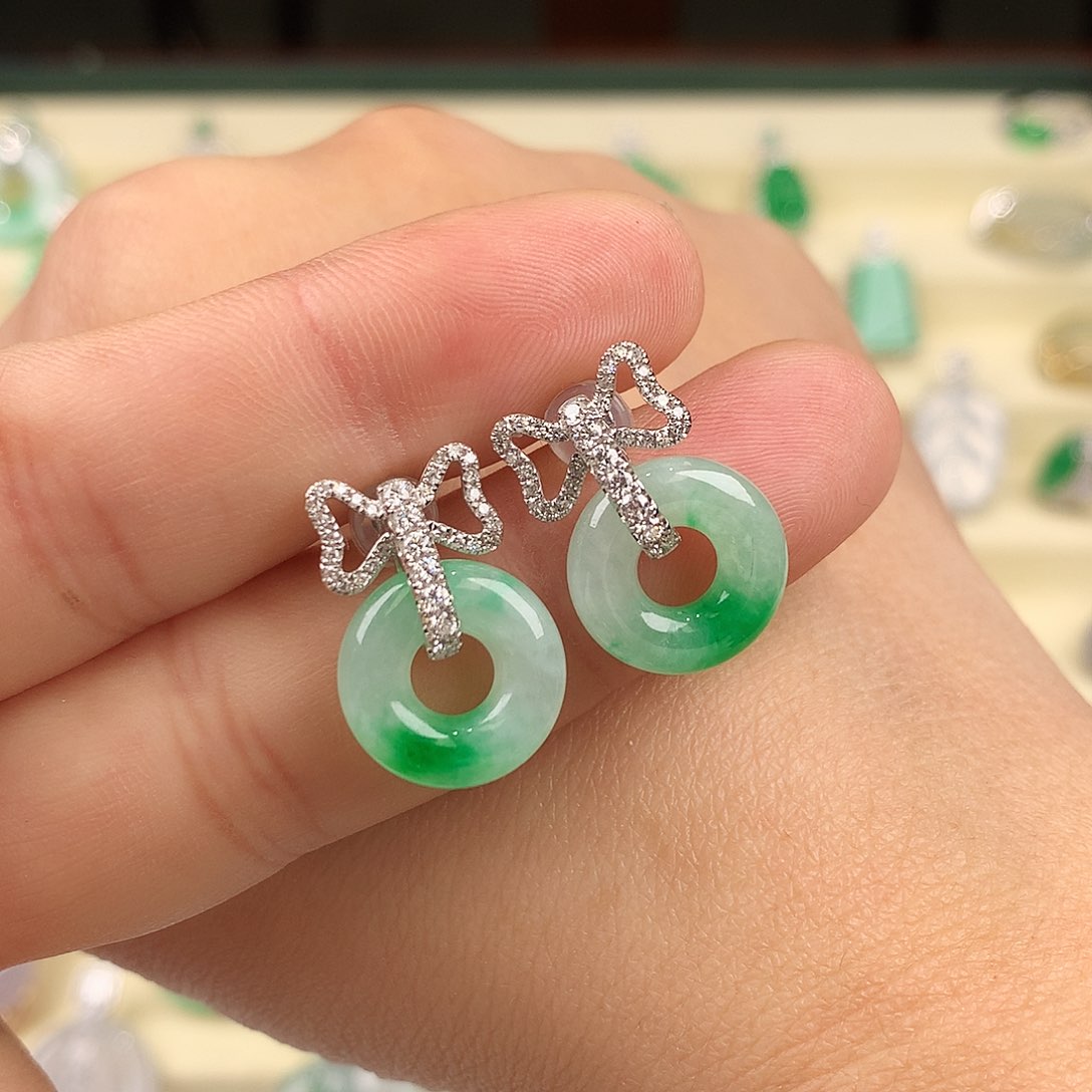 18K金镶嵌翡翠耳饰缅料