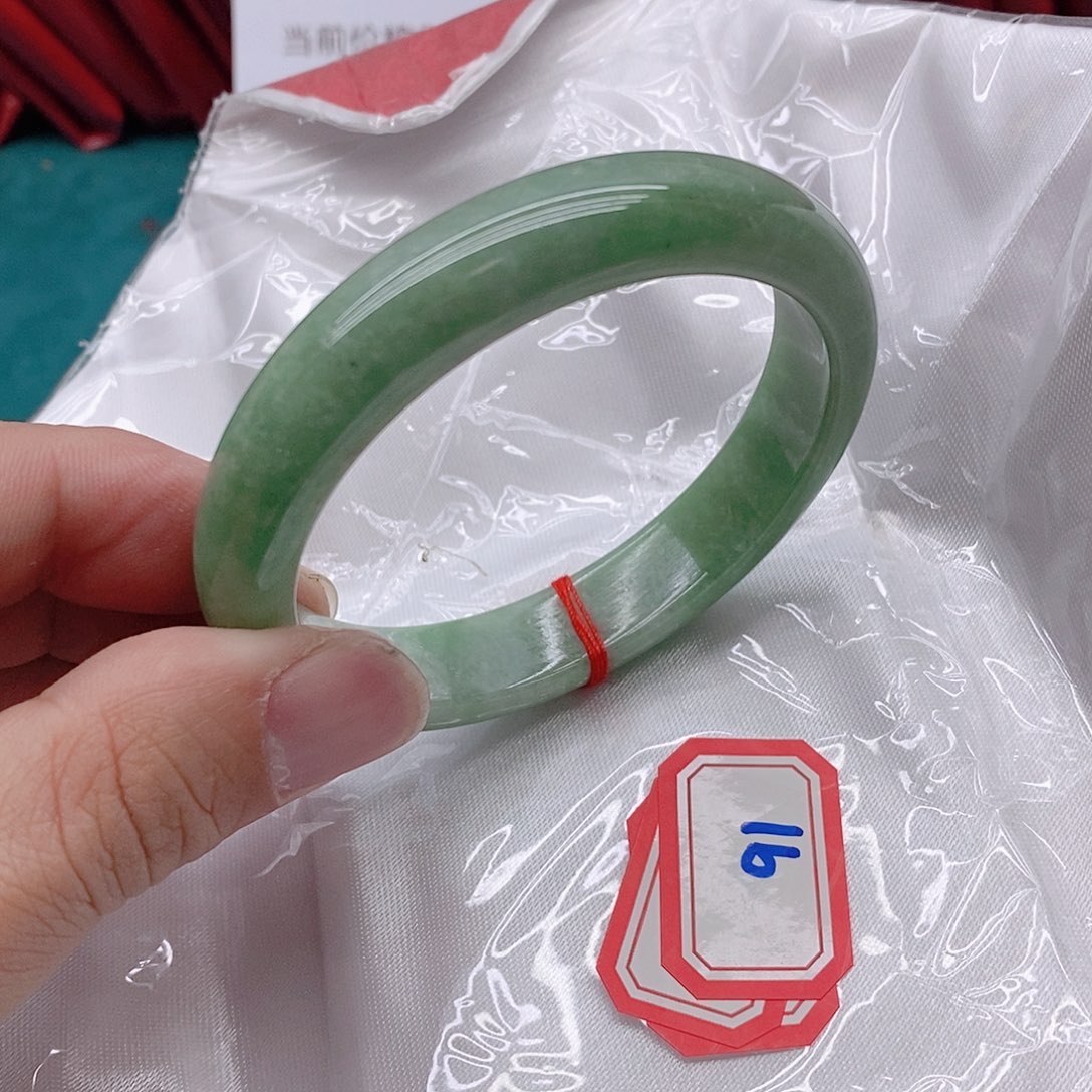 翡翠手镯未镶嵌如*91111111111