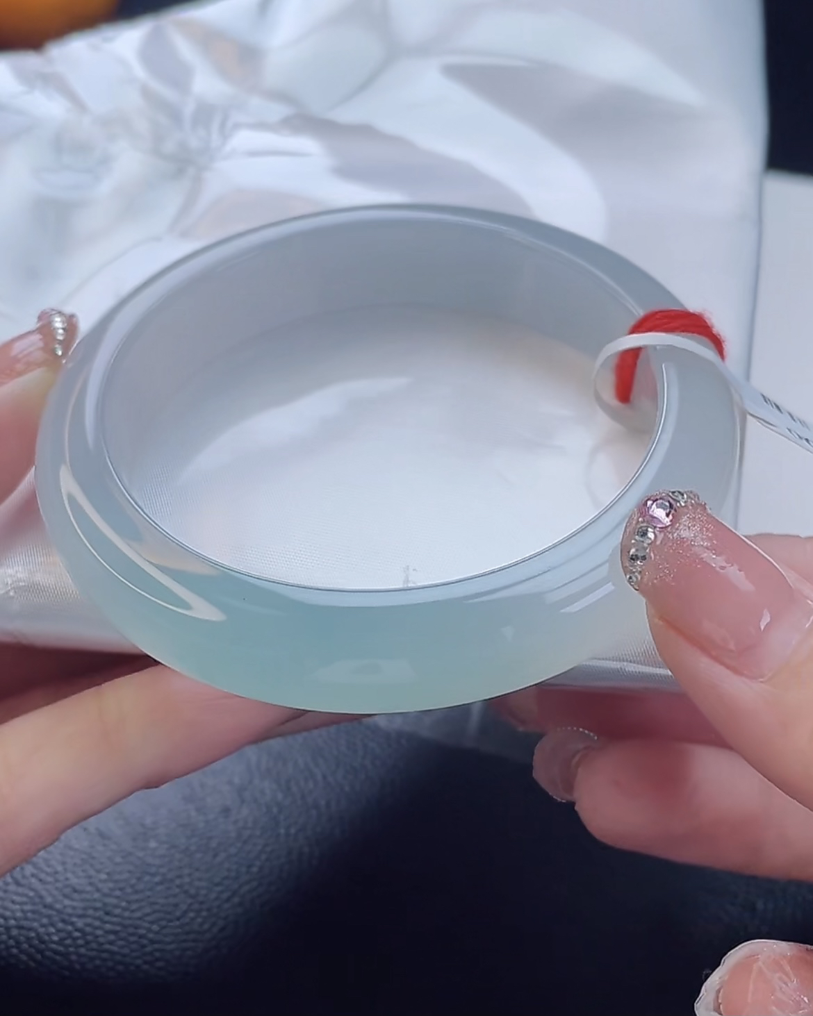 翡翠手镯未镶嵌翡翠