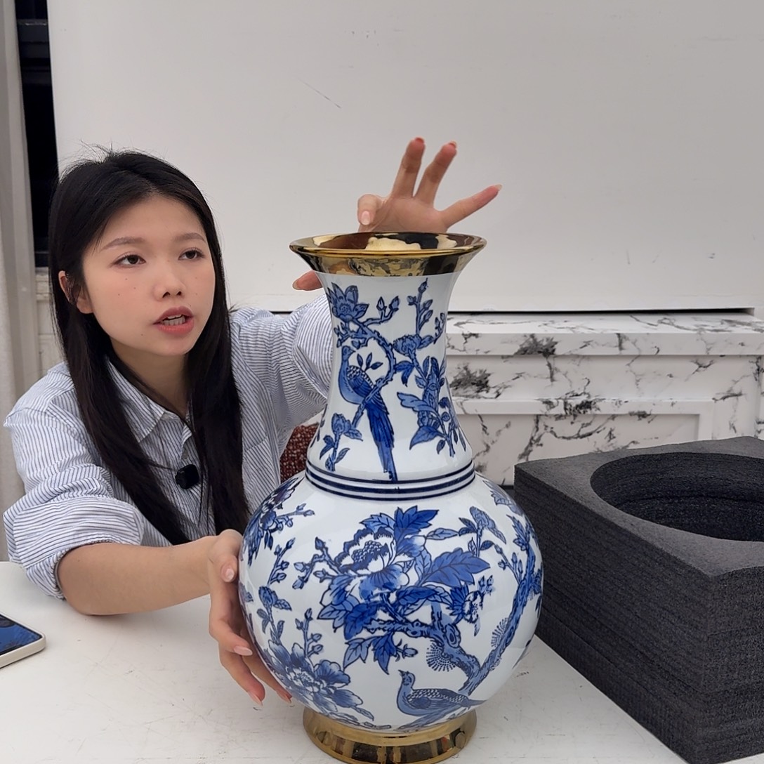 木东方青花水墨描金花瓶老钱有气泡默认微瑕