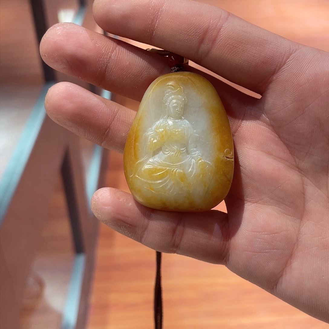 和田玉吊坠(不含链)未镶嵌白**乌白玉观音吊坠