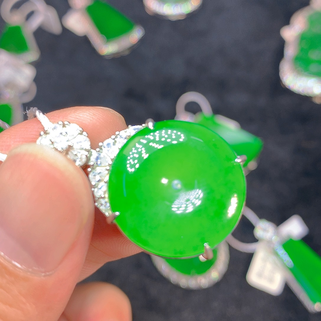 颈饰银S925镶嵌翡翠