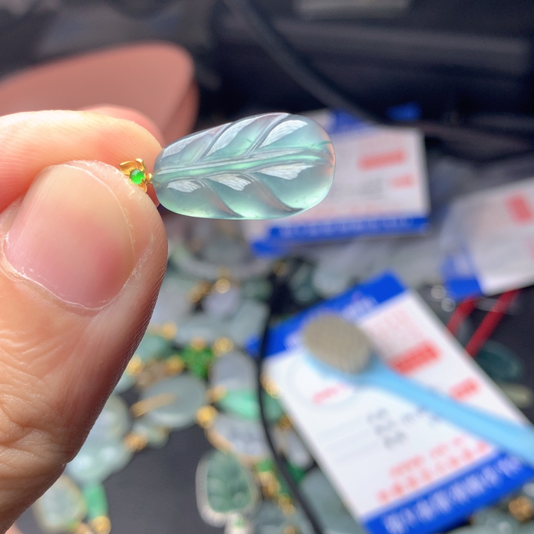 【闪购商品】颈饰18K金镶嵌翡翠翡翠