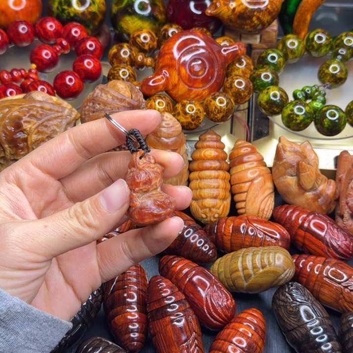 松木琥珀木文玩把件