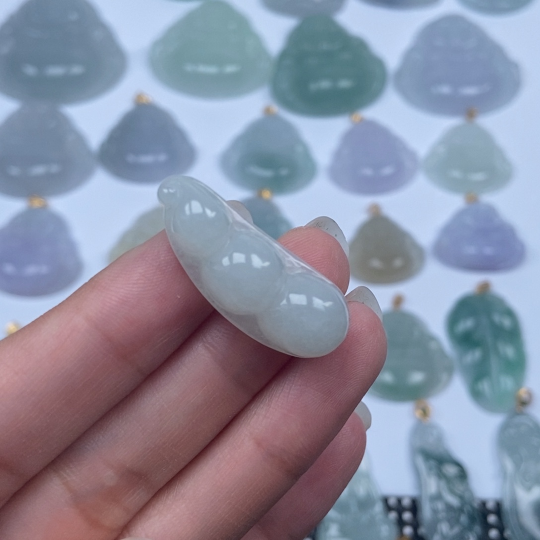 翡翠未镶嵌颈饰豆子