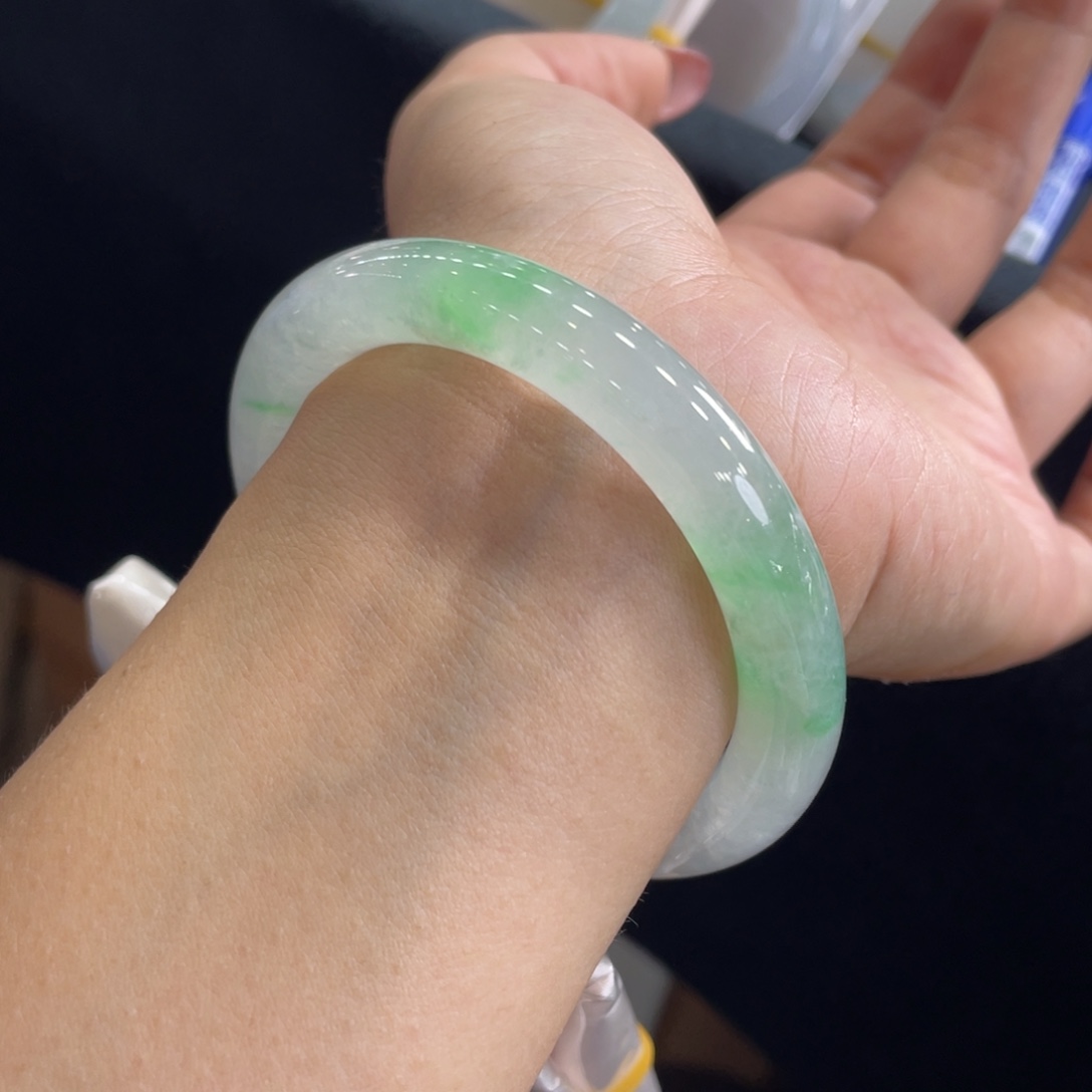 翡翠未镶嵌手镯18号 52.2圆条冰底金丝阳绿