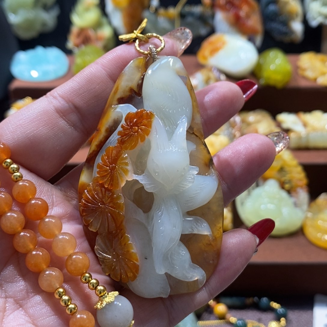 蛇纹石玉颈饰未镶嵌