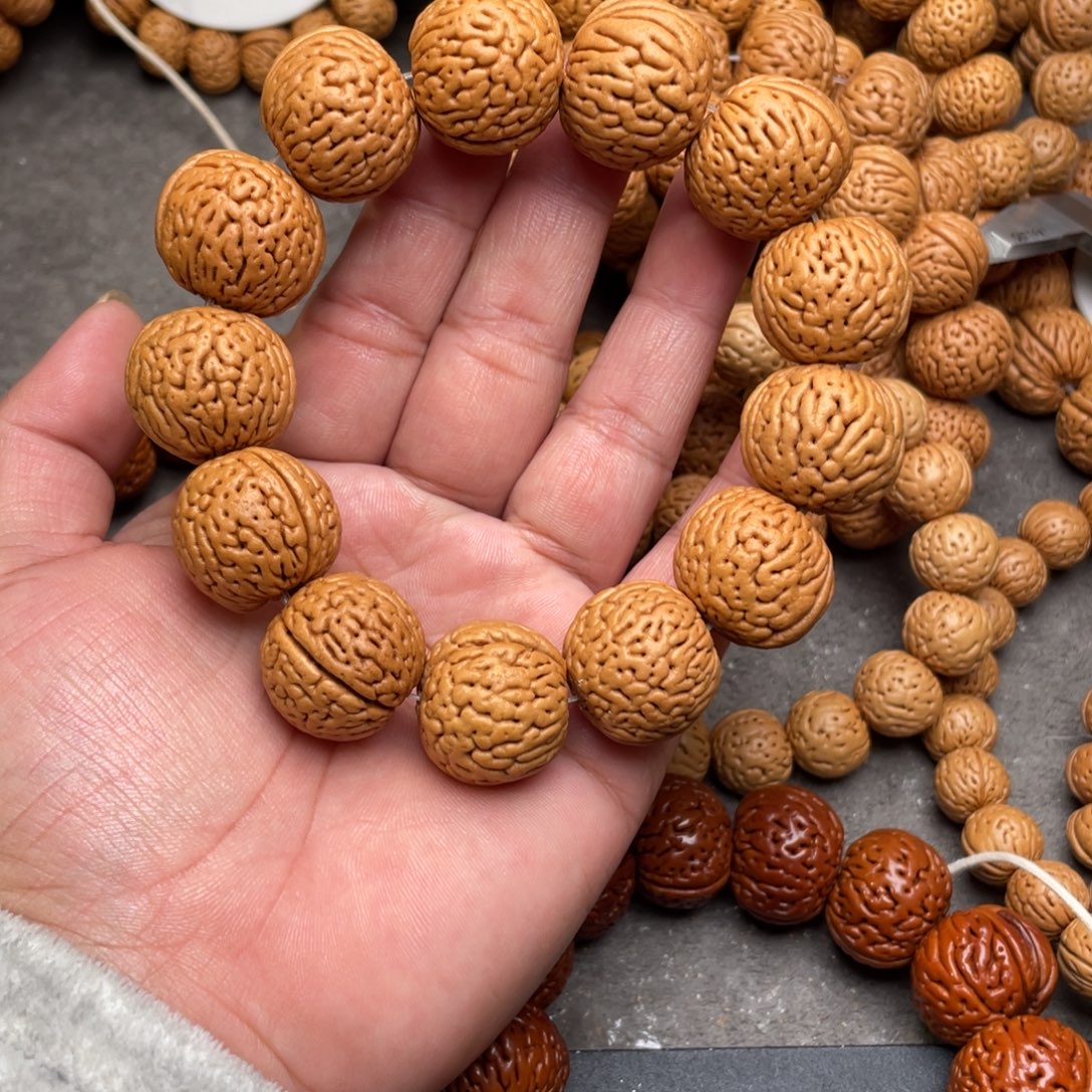 小***哥桃核手串白月光闪28